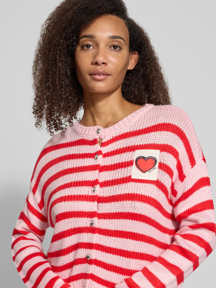 ONLY Regular Fit Strickjacke mit Herzpatch Modell 'MAILEY' Pink 3