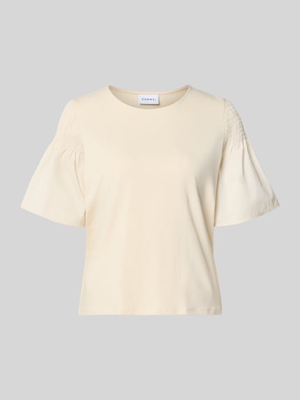 Produktfoto, Regular Fit T-Shirt mit Smok-Detail von Comma aus Reine Baumwolle, ausgestellte Ärmel, kurzärmelig, Rundhalsausschnitt, Rückenlänge 54 cm bei Größe 36, helles einfarbiges Design mit glatter Textur.