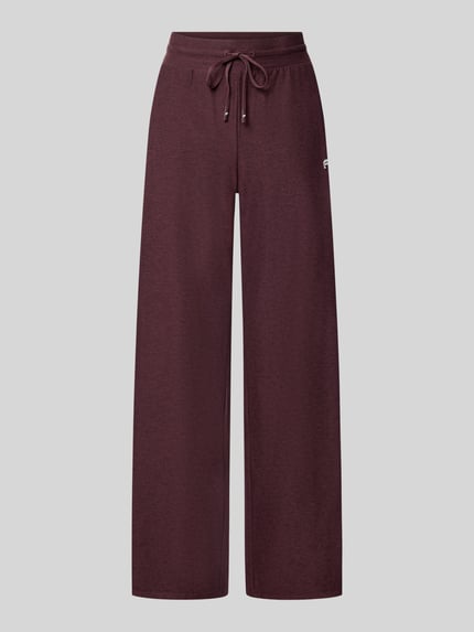 Produktfoto, Wide Fit Sweatpants mit Label-Detail Modell 'CLOUD' von Fabletics, melierter Bordeaux-Ton, elastischer Bund mit Tunnelzug, Damen Sweatpants, elastischer Material-Mix, 75 cm Innenbeinlänge, strukturierte Oberfläche