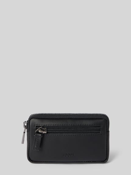 Produktfoto, zwarte Schlüsseletui aus Leder met labeldetail en ritssluiting van JOOP! collectie, met sleutelring, herenaccessoire, glad oppervlak