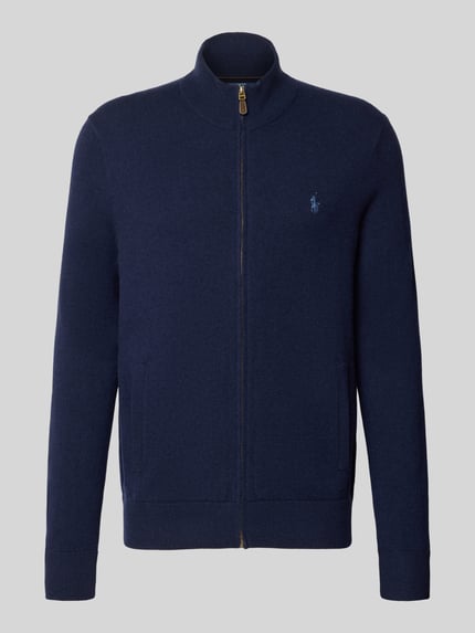 Produktfoto, dunkelblaue Regular Fit Strickjacke aus reiner Wolle von Polo Ralph Lauren, glatte Textur, neutrale Hintergrundfarbe