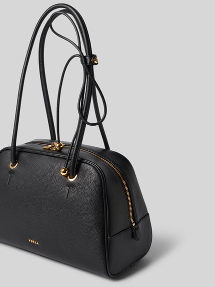 Productfoto, Shoulder Bag aus echt leer Model 'POPPY' van FURLA, structuurpatroon, hoofvak met ritssluiting, smalle schouderband, metallic labelapplicatie, binnenvak, breedte maat 1: 30 cm, lengte: 20 cm, diepte: 66 cm, schouderbandlengte: 16 cm