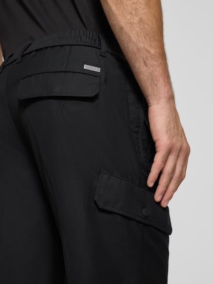 Armani Exchange Spodnie cargo o kroju tapered fit z elastycznym pasem model ‘PANTALONI’ Czarny 3