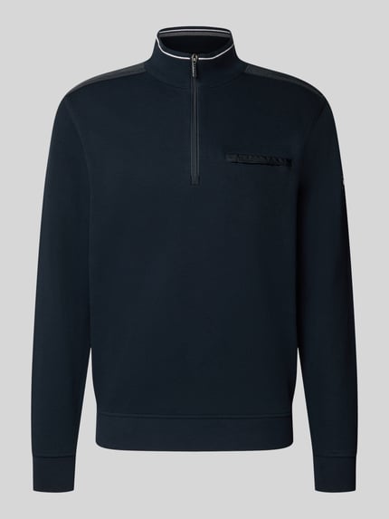 Produktfoto, Regular Fit Strickpullover aus Baumwoll-Mix mit Brusttasche von BOSS, kolor granatowy, gładka faktura, troyer kołnierz, długość tyłu w rozmiarze M: 66 cm, długość rękawa w rozmiarze M: 65 cm