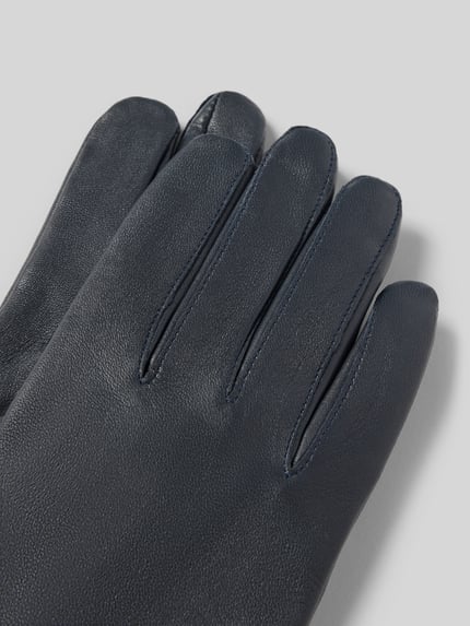 Produktfoto, Handschuhe aus echtem Leder mit Label-Detail von Roeckl, unifarbenes Design, glatte Struktur, Fingerhandschuhe Damen