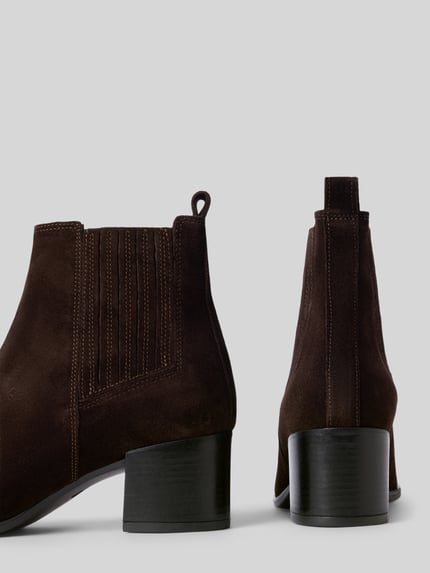 Produktfoto, braune Stiefeletten aus Leder mit Blockabsatz Modell 'CPH298' von Copenhagen, elastische Einsätze, glatte Textur