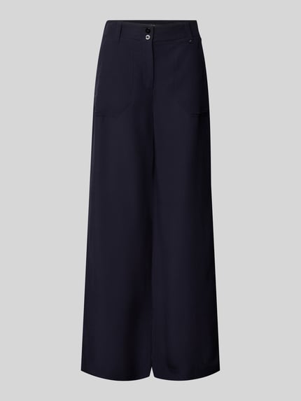 Produktfoto, Wide Fit Stoffhose aus Viskose-mix mit Leinen-Anteil von Marc Cain, mieszanka wiskozy i lnu, krój wide fit, detal z logo, kieszenie z wypustkami, wpuszczane kieszenie, szerokość w rozmiarze 36: 37 cm, długość wewnętrzna nogawki w rozmiarze 36: 82 cm, spodnie materiałowe damskie