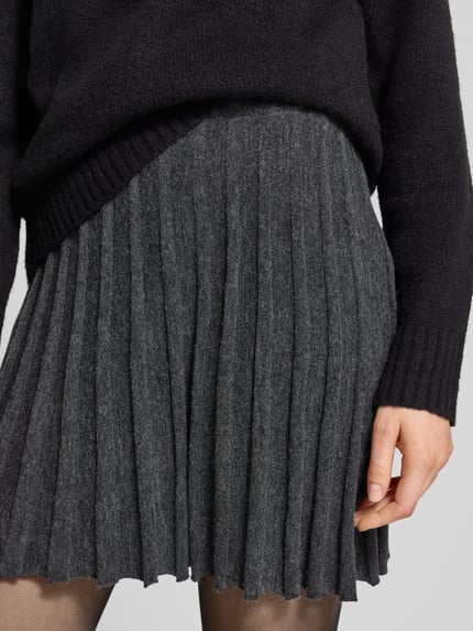 VERO MODA Ausgestellter Mini-Rock in Ripp-Optik Modell 'MARINA' Dunkelgrau 3