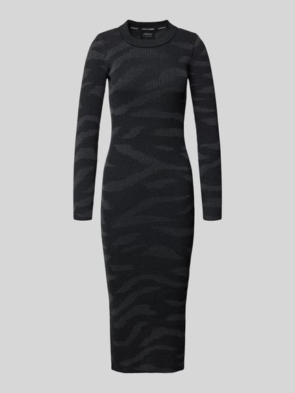 Produktfoto, Strickkleid mit Stehkragen von Marc Cain aus reiner Baumwolle, körpernaher Schnitt, Midikleid, Langärmelig, schwarz-graues Muster