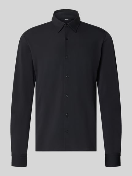 Produktfoto, elegantes, schwarzes Slim Fit Businesshemd mit Kentkragen Modell 'P-Roan' von BOSS, glattes, einfarbiges Material