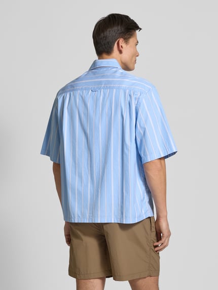 Wood Wood Koszula casualowa o kroju relaxed fit z kieszeniami z patką model ‘milfed’ Jasnoniebieski 5