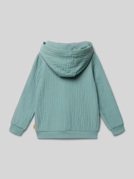 Junge trägt Sweatjacke mit Label-Stitching von Steiff aus reiner Baumwolle, Regular-Fit, Kapuze, Ganzkörperansicht Rückansicht.