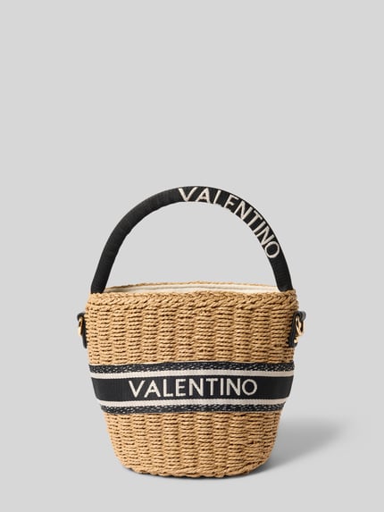 Produktfoto, Handtasche in Flecht-Optik von VALENTINO BAGS aus naturfarbenem, geflochtenem Material, Logo-Stitching, Szerokość w rozmiarze 23 cm, długość 19 cm, głębokość 14 cm, długość paska 104 cm