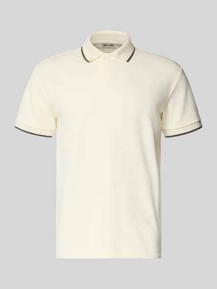 Produktfoto, Regular Fit Poloshirt aus Baumwoll-Mix Modell 'TOMON' von Only & Sons in Unifarbe, Polokragen, kurzarm, glatte Struktur, helle Cremefarbe mit kontrastfarbigen Abschlüssen.