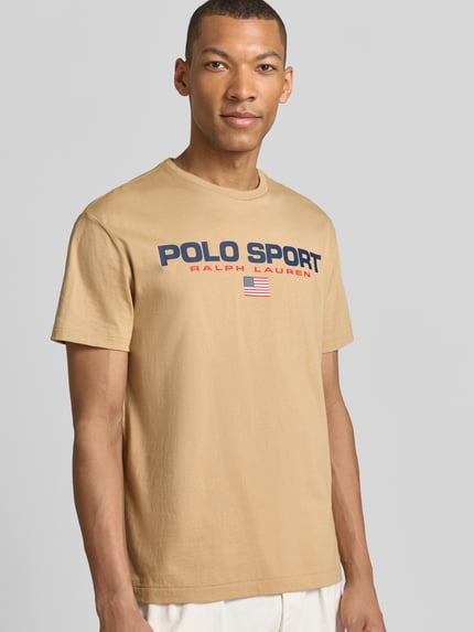 Męski model nosi Relaxed Fit T-Shirt aus reiner Baumwolle von Polo Ralph Lauren, efekt: jednolity kolor, krój relaxed fit, nadruk z logo, okrągły dekolt, z krótkim rękawem, bawełna, całkowity widok z przodu