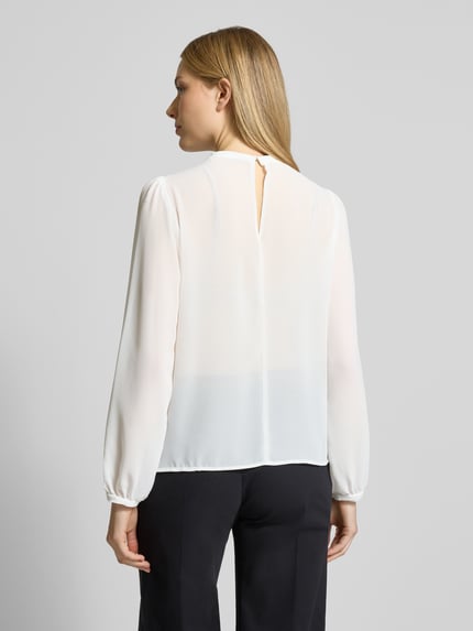 Vrouwenmodel draagt Blusenshirt mit Rundhalsausschnitt van Rinascimento, los model, witte kleur, lange mouwen, achteraanzicht volledig lichaam.