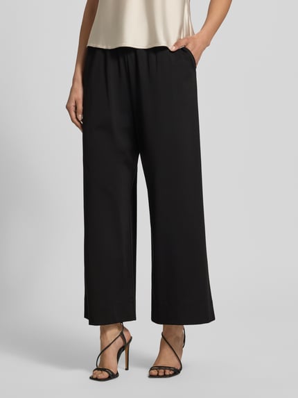 Kobiece model prezentuje Regular Fit Anzughose mit elastischem Bund Modell 'MODICO' od Weekend Max Mara, czarny jednolity kolor, gładka tekstura, boczne kieszenie, krój regular fit, wysoki stan, elastyczny pas, widok całego ciała z przodu.