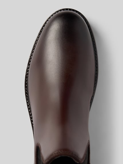 Produktfoto, Chelsea Boots mit seitlichen Stretcheinsätzen von GANT in unifarbener, dunkelbrauner Lederoptik mit strukturierter Gummisohle.