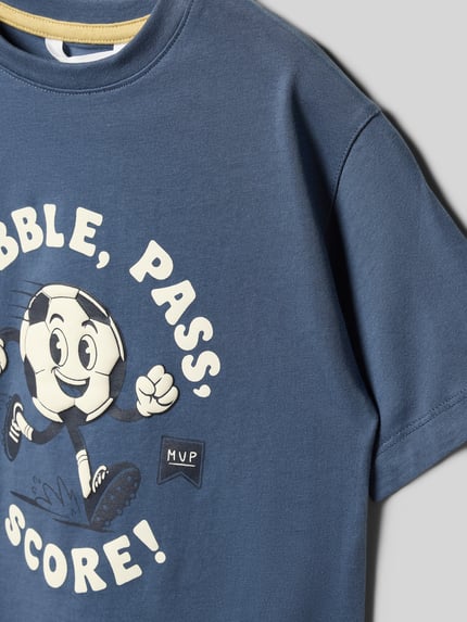 Produktfoto, T-Shirt aus reiner Baumwolle von Mango in Blau mit sportlichem Print, gerader Schnitt, Rundhalsausschnitt, kurzärmelig, detailreiche Stoffstruktur
