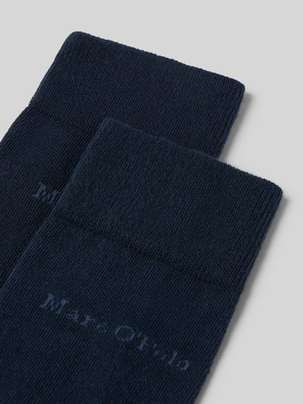 Produktfoto, Socken mit weichem Komfortbund im 2er-Pack von MARC O’POLO in dunklem Melange-Blau, feine Struktur, Damen Socken, Nahaufnahme.