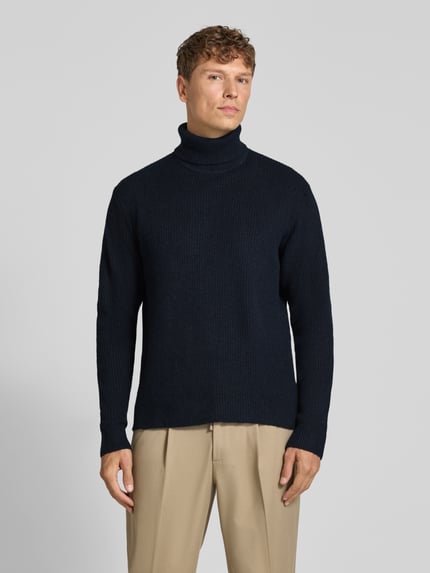Mannenmodel draagt gebreide pullover in riblook met col, regular fit, Lindbergh, marineblauw, Heren, Ruglengte maat M 74 cm, Mouwlengte 62 cm, Ganzelfde aanzicht van voren.