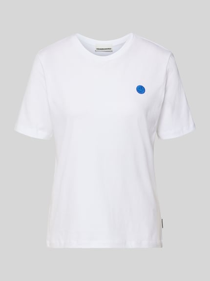 Productfoto, Regular Fit T-Shirt uit zuivere katoen model 'LUALAA EMBRO' van Armedangels in effen wit, fijnrib, blauwe labeltekst op borst.