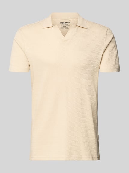 Produktfoto, Regular Fit Polo-Shirt mit Strukturmuster Modell 'Heskild' von Blend, Herren Poloshirt aus reiner Baumwolle, kurzärmelig, Polokragen, beige Farbe, feine Oberflächenstruktur.