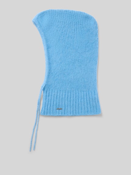 Produktfoto, Mütze mit Woll-Alpaka-Anteil Modell 'Sedylot' von HUGO in Hellblau, unifarben, gestrickte Struktur, metallische Logo-Applikation, Kapuze, Zugband