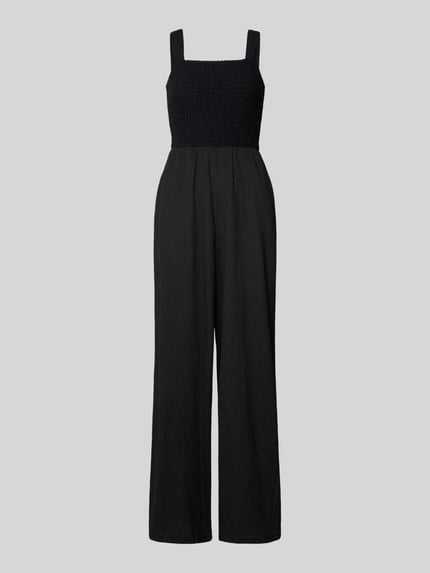Produktfoto, Regular Fit Jumpsuit mit gesmoktem Rumpf Modell 'ELISE' von Only, unifarben, Karree-Ausschnitt, breite Träger, ohne Ärmel, Eingrifftaschen, glatte Textur, gerade Schnittform, schwarze Farbe.