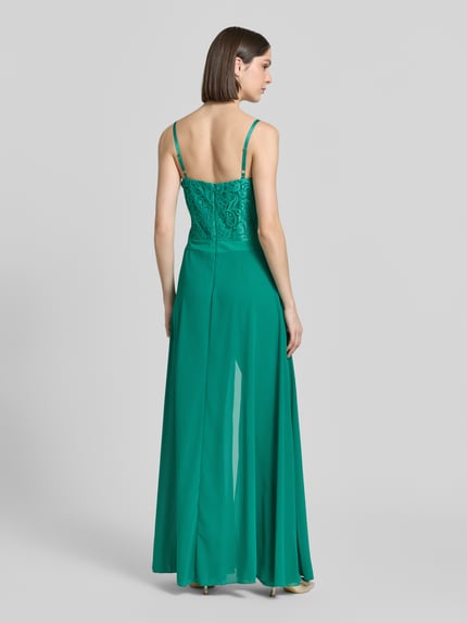 Modelka nosi Jumpsuit mit Spitze und Spaghettiträgern von Rinascimento, zielony, koronka, dopasowany krój, widok całej sylwetki z tyłu