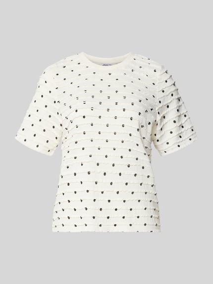 Produktfoto, cremefarbenes Boxy Fit T-Shirt mit Allover-Muster von Jake*s Casual, strukturierte Oberfläche, runde schwarze Punkte, schlichte Optik