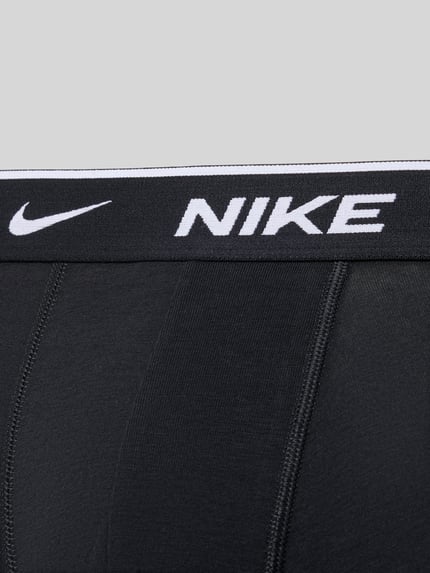 Productfoto, Trunks met logo-opdruk model 'E-DAY' van Nike in zwart met aansluitende fit, elastische band, labelprint, merklogo-detail