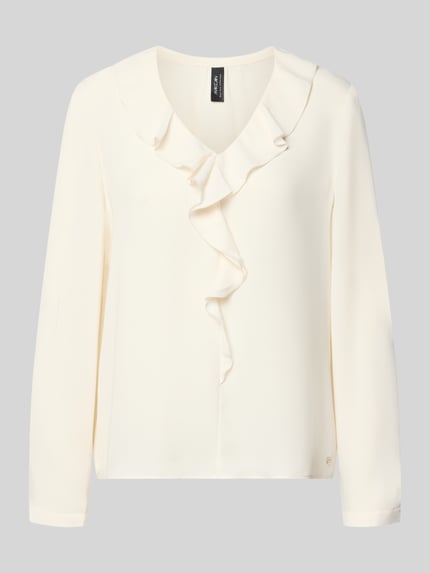 Produktfoto, Relaxed Fit Bluse mit Rüschenbesatz von Marc Cain, kremowa bluzka z obszyciem falbanami, krój relaxed fit, dekolt w serek, z długim rękawem, długość tyłu w rozmiarze 36: 58 cm, długość rękawów w rozmiarze 36: 61 cm
