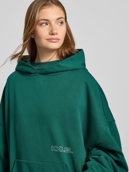 Karo Kauer Oversized Hoodie mit Label-Print und Känguru-Tasche Dunkelgruen 3