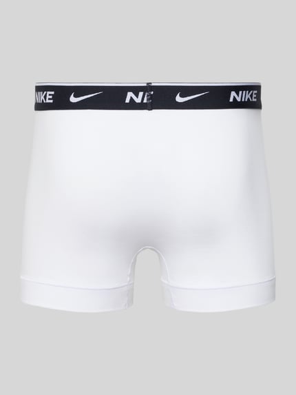 Produktfoto, Trunks aus Baumwoll-Mix Modell 'ESSENTIAL' von Nike in Weiß mit elastischem Logo-Bund und eng anliegender Passform