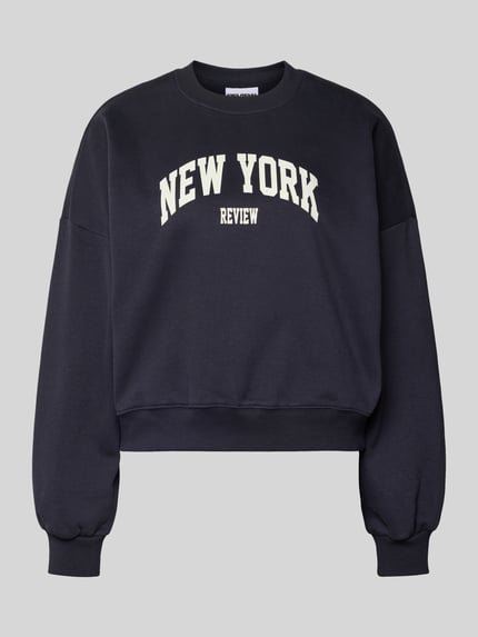 Produktfoto, Sweatshirt mit Label-Print und Rundhalsausschnitt von Review, Damen, Baumwoll-Mix, Relaxed-Fit, dunkelblau, weiße Aufschrift.