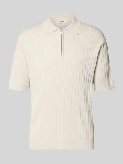 Produktfoto, Regular Fit Poloshirt mit kurzem Reißverschluss von Drykorn, cremefarben, reine Baumwolle, feine Struktur, Modell NIIVAN