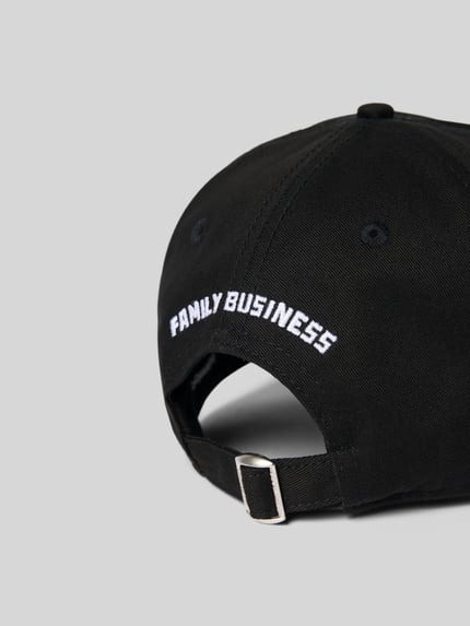 Produktfoto, Base Cap mit Logo-Stitching von Dsquared2 z czarnej bawełny z wyhaftowanym napisem, curved visor, strapback, statement-stitching