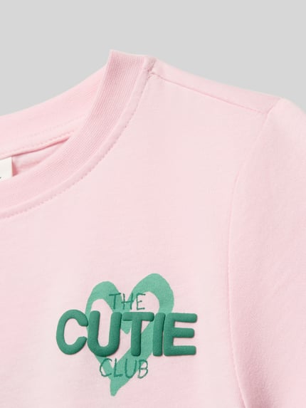 Productfoto, Regular Fit T-shirt uit puur katoen van s.Oliver RED LABEL voor kinderen, look: effen roze, applicatie met statementprint, strikdetail, ronde hals, korte mouw, jersey-Materiaalverwerking.