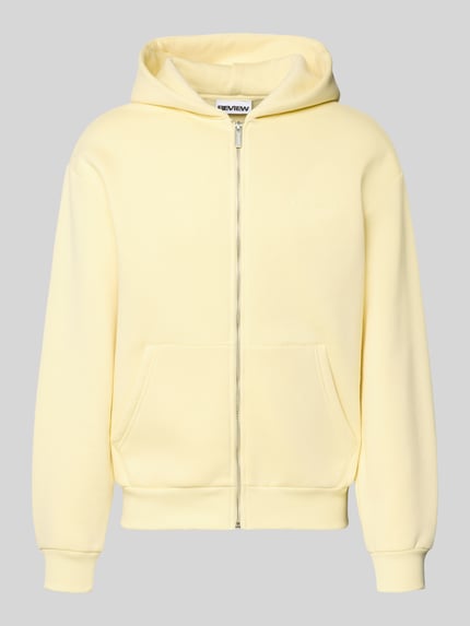 Produktfoto, Regular Fit Sweatjacke mit Reißverschluss von Review in Hellgelb, glatte Baumwoll-Mix-Textur, Kapuze, geteilte Kängurutasche, elastische Abschlüsse, Logo-Print