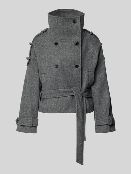 Produktfoto, graue Zweireihige Jacke mit Bindegürtel von Gina Tricot, Material-Mix mit Woll-Anteil, sichtbarer Stehkragen, Knopfverschluss.