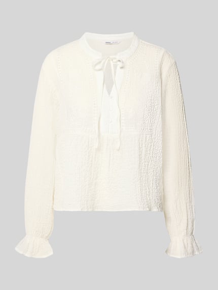 Produktfoto, Regular Fit Blouse met lange mouwen met intarsia Model 'ViCKY LIFE' van ONLY in effen semi-transparant kreuklook met bloemenmotief, tuniekkraag, diepe V-hals, korte knoopsluiting en mouwboord