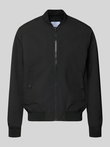 Produktfoto, Regular Fit Bomberjacke mit Stehkragen van MCNEAL in zwart, elastische mix, steekzakken, ritssluiting, elastische boorden.