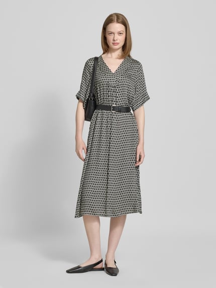 Smith and Soul Midikleid mit V-Ausschnitt Black 1