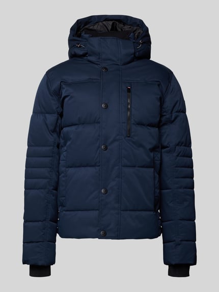 Produktfoto, Regular Fit Steppjacke mit Kapuze von Tom Tailor, Optik: Unifarben, Stehkragen, verdeckter Reißverschluss, Druckknopfleiste, Label-Patch, Langarm, Storm Cuffs, seitliche Eingrifftaschen, Brustleistentasche, Innentasche, glatte Oberfläche, rechteckige Steppnähte, dunkelblau