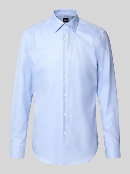 Produktfoto, Slim Fit Businesshemd mit Kentkragen von BOSS, hellblau, feines Webmuster, unifarben, lange Ärmel, Knopfleiste, Webware