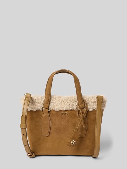 Produktfoto, Umhängetasche mit Teddyfell Modell 'Sandy Mini Tote' von BOSS, beige mit wollweißer Textur, Damen Umhängetasche von BOSS