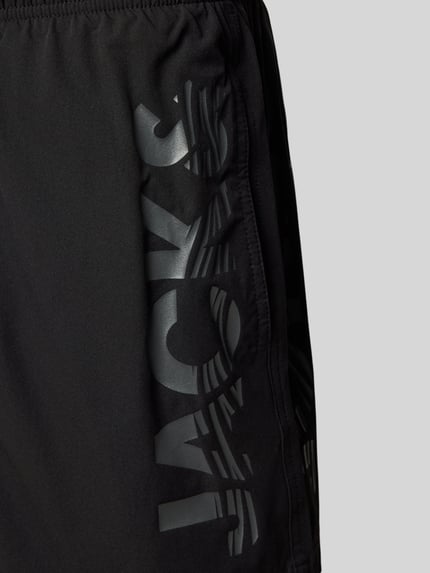 Produktfoto, schwarze Badehose mit Label-Print, Modell 'MAUI WAVE' von Jack & Jones, Regular-Fit, elastischer Bund, glatte Textur