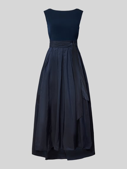 Produktfoto, Abendkleid mit Bindegürtel und rückseitigem Reißverschluss von Christian Berg Cocktail, dunkelblau, Material-Mix mit Stretch-Anteil, A-Linie, Midikleid, Rundhalsausschnitt, glänzende, fließende Textur, 115 cm Rückenlänge, 28 cm Brustweite bei Größe 36.