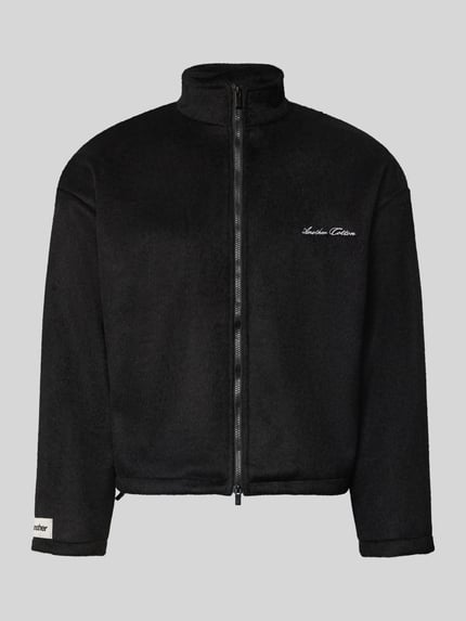 Produktfoto, schwarze Fleecejacke mit Label-Stitching und Zweiwege-Reißverschluss von ANOTHER COTTON LAB, Woll-Mix, Regular Fit, glatte Oberfläche
